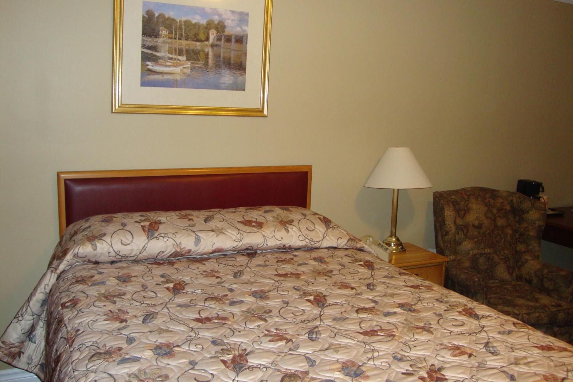 Royal Napanee Inn Greater Napanee Exterior photo